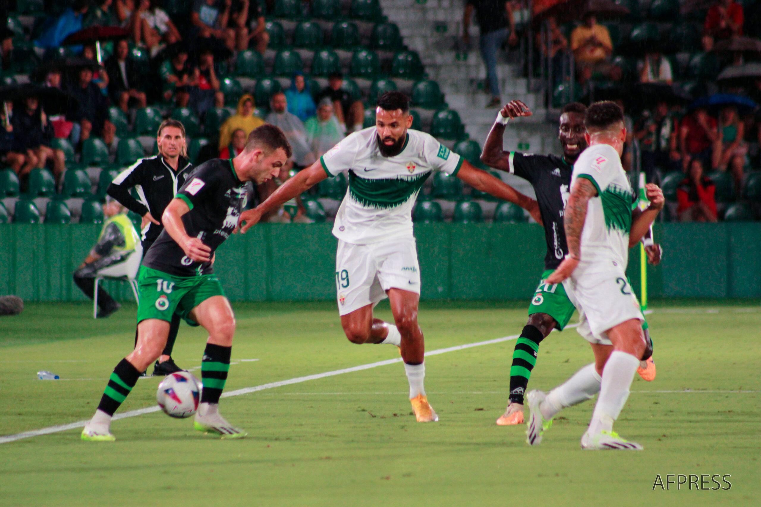 EMPATE 1-1 EN UN EMOCIONANTE ENFRENTAMIENTO ENTRE ELCHE CF Y RACING DE ...